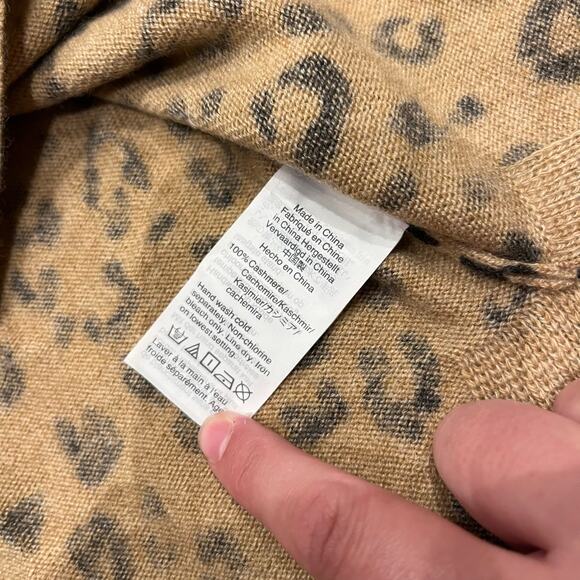 J Crew 100% Cashmere Leopard Print Sweater Sz S Preppy Quiet Luxury Animal - Picture 5 of 7